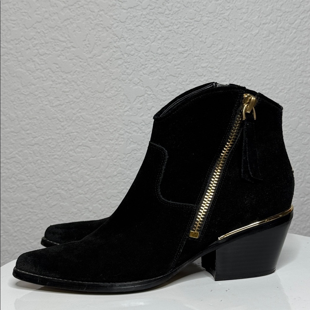 GUESS BLACK SUEDE NALONEY ZIPPER ACCENT WESTERN HEELED ANKLE BOOTS - Picture 5 of 15